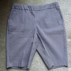 Chicos checkered pull on bermuda shorts size 1.5 nwots